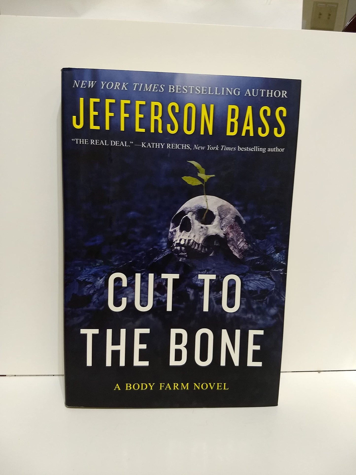 Cut to the Bone: A Body Farm Novel