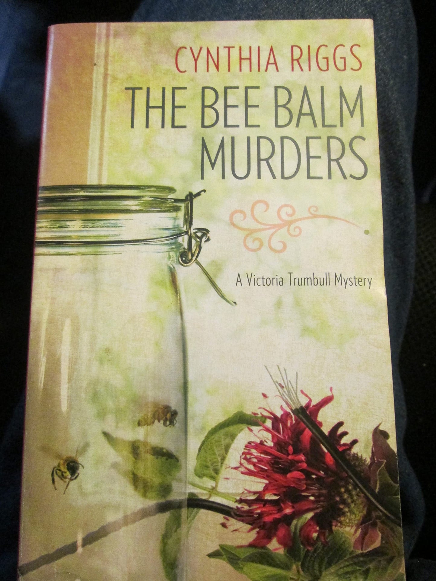 The Bee Balm Murders (A Victoria Trumbull Mystery)
