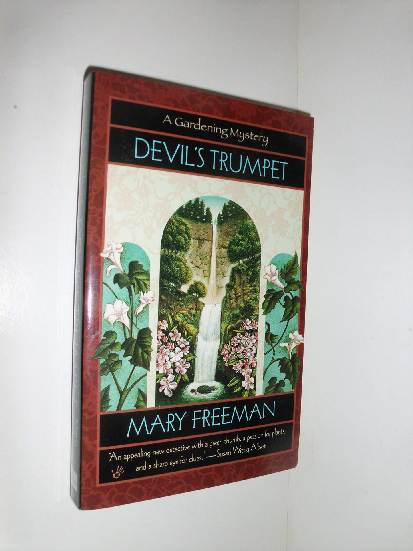 Devil's Trumpet (Gardening Mysteries)