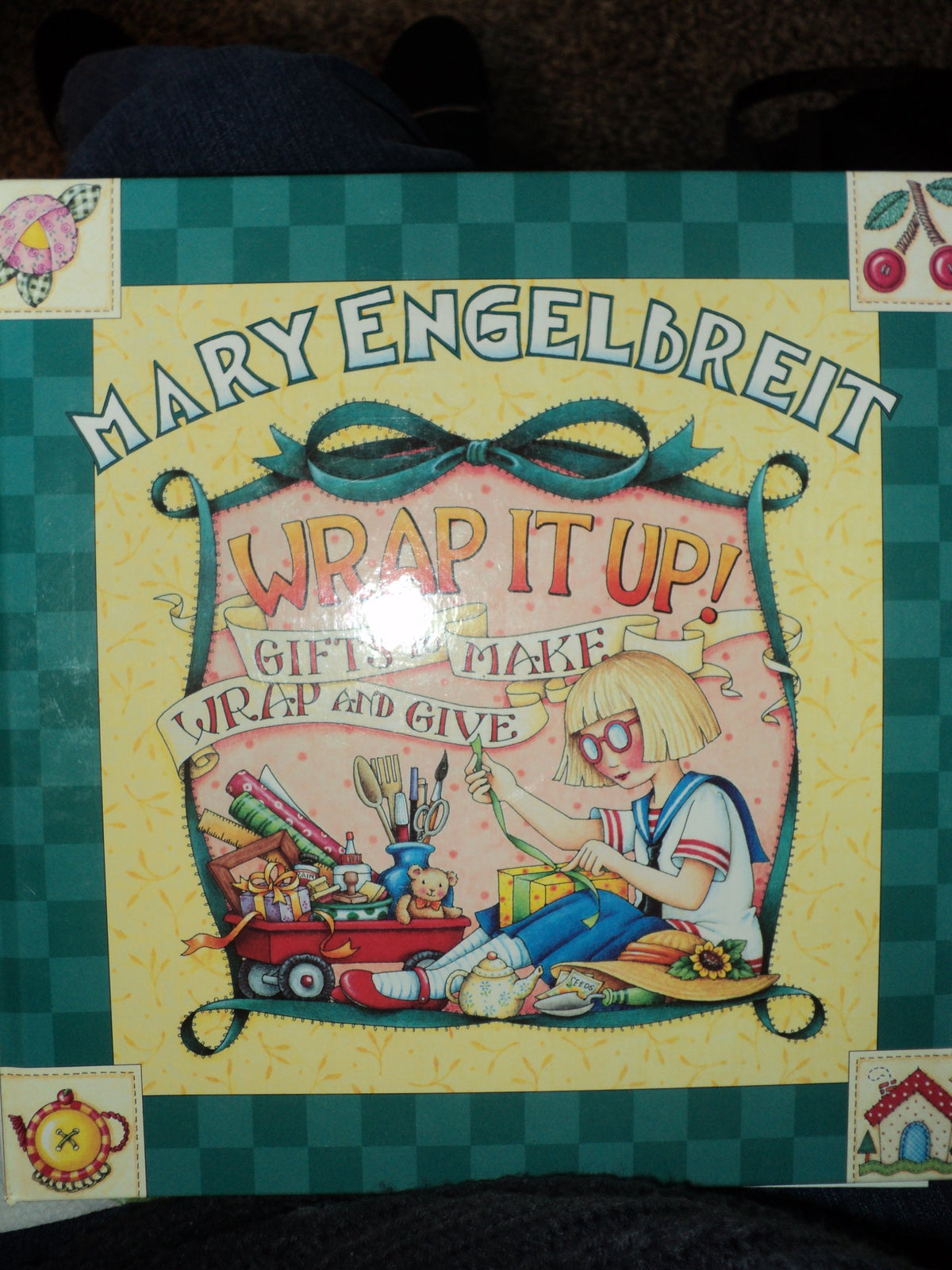 Mary Engelbreit Wrap It Up Gifts to Make Wrap and Give