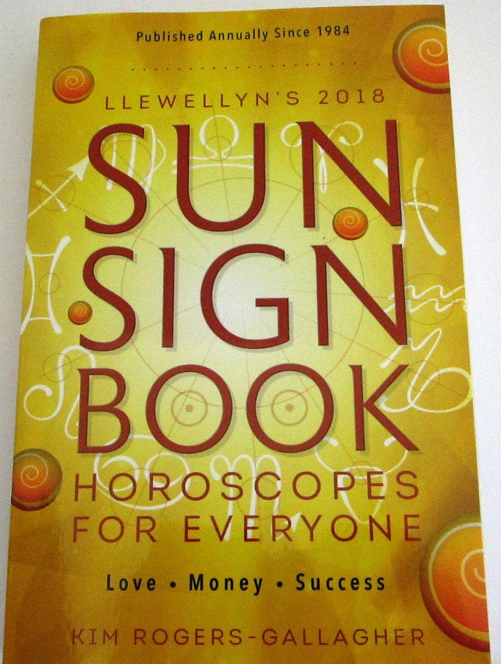 Llewellyn's 2018 Sun Sign Book: Horoscopes for Everyone (Llewellyn's Sun Sign Book)