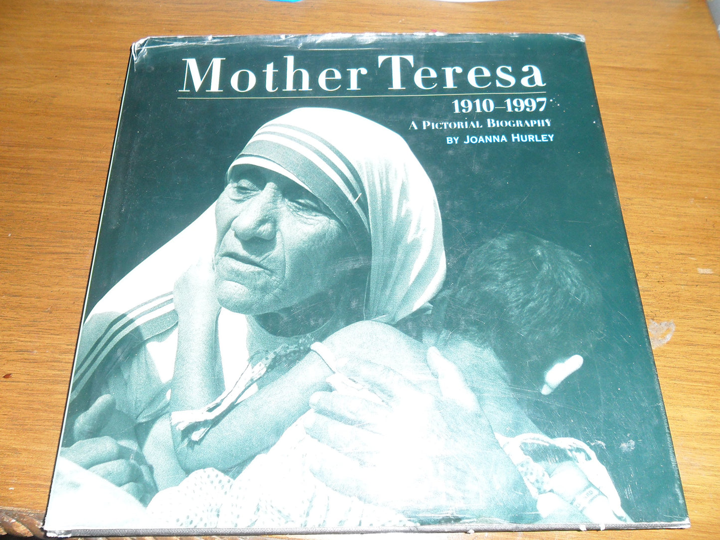 Mother Teresa 1910-1997 A Pictorial Biography