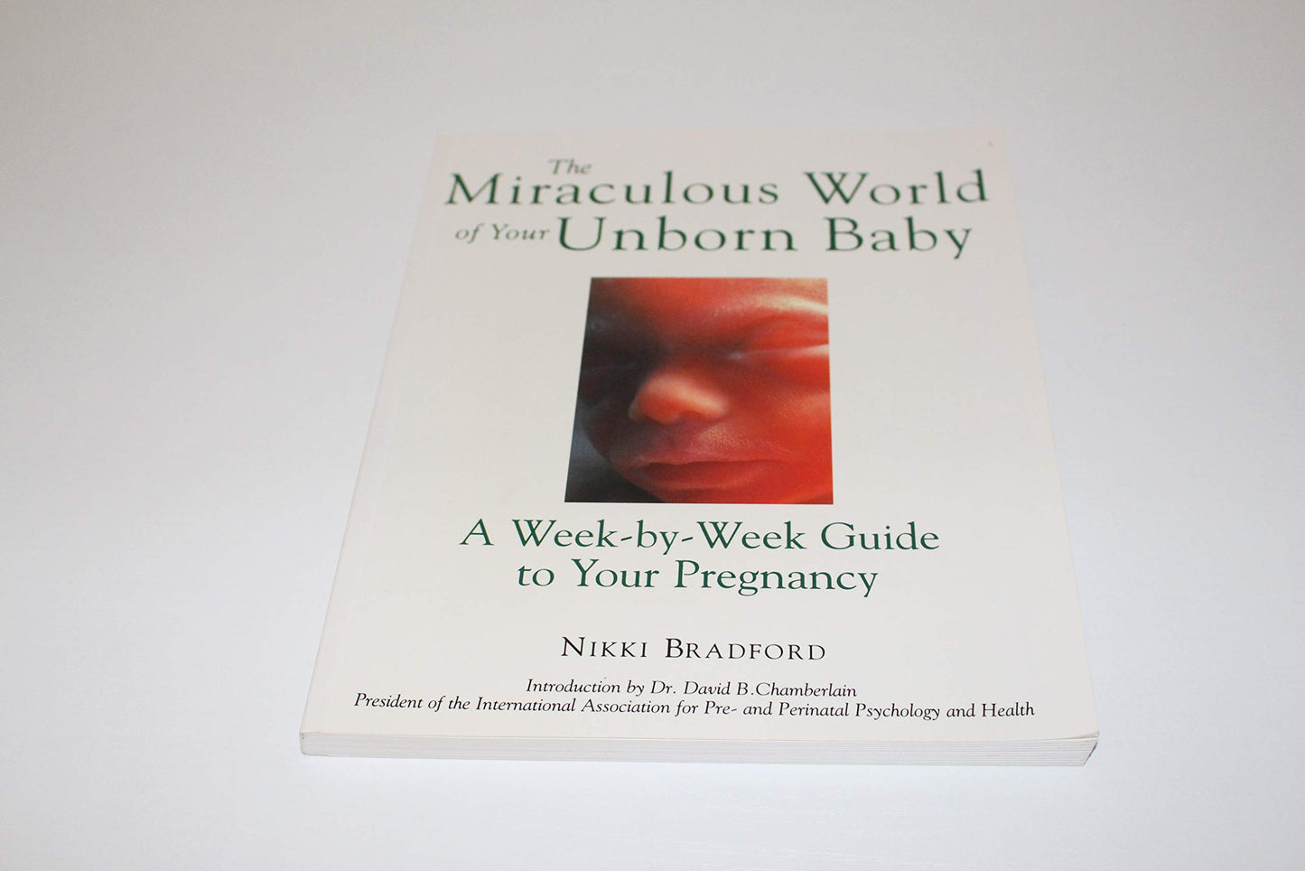 The Miraculous World of Your Unborn Baby : A Week-by-Week Guide to Your Pregnancy