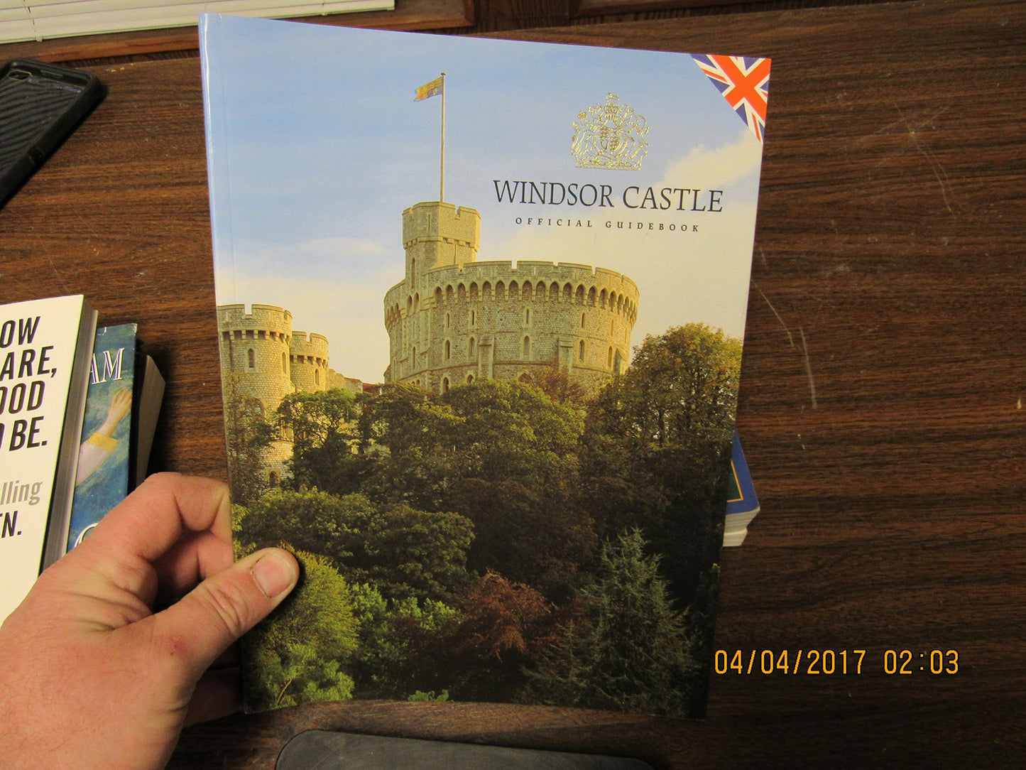 WINDSOR CASTLE: OFFICIAL SOUVENI