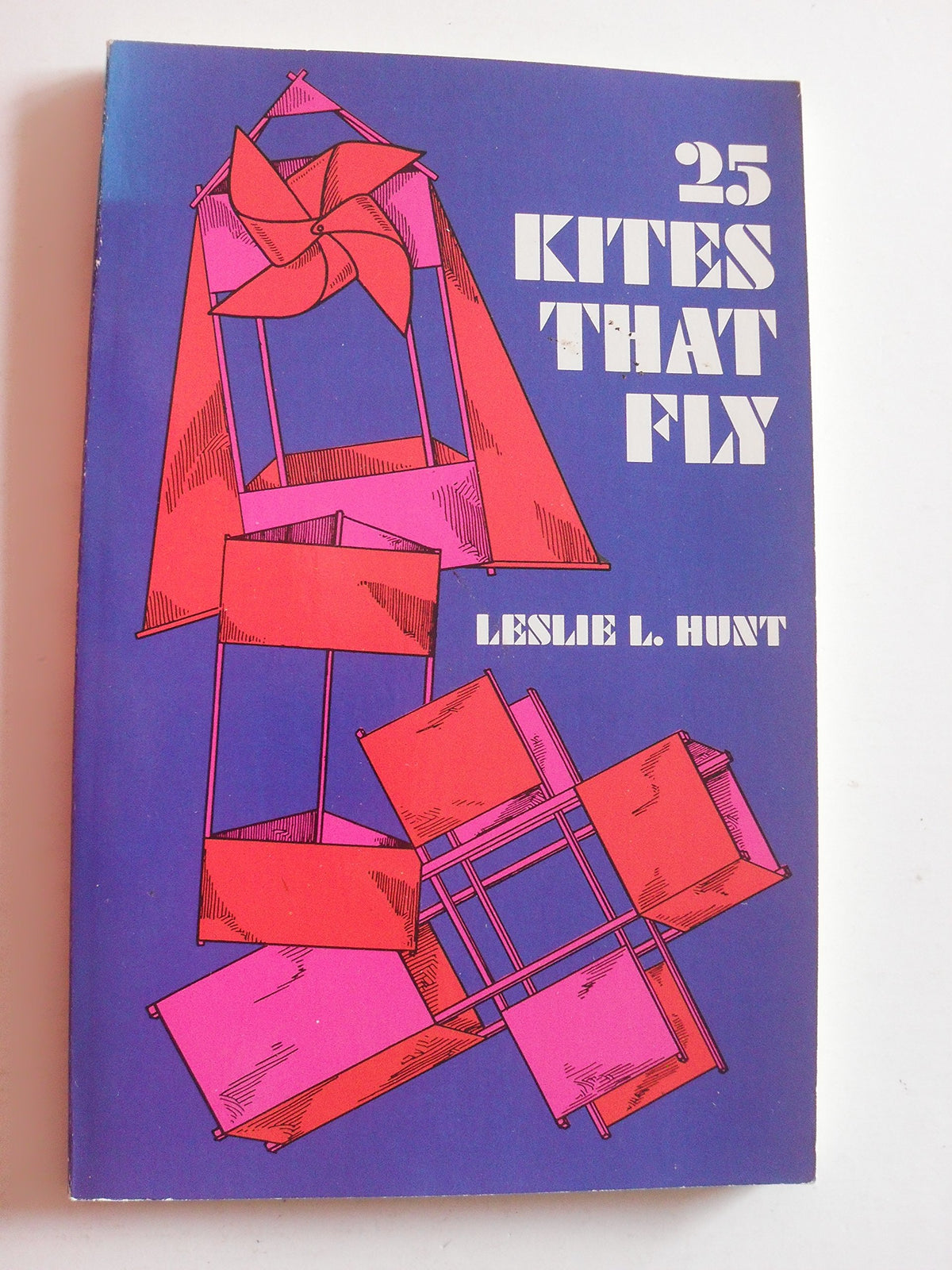 25 Kites That Fly by Leslie L. Hunt (Paperback)