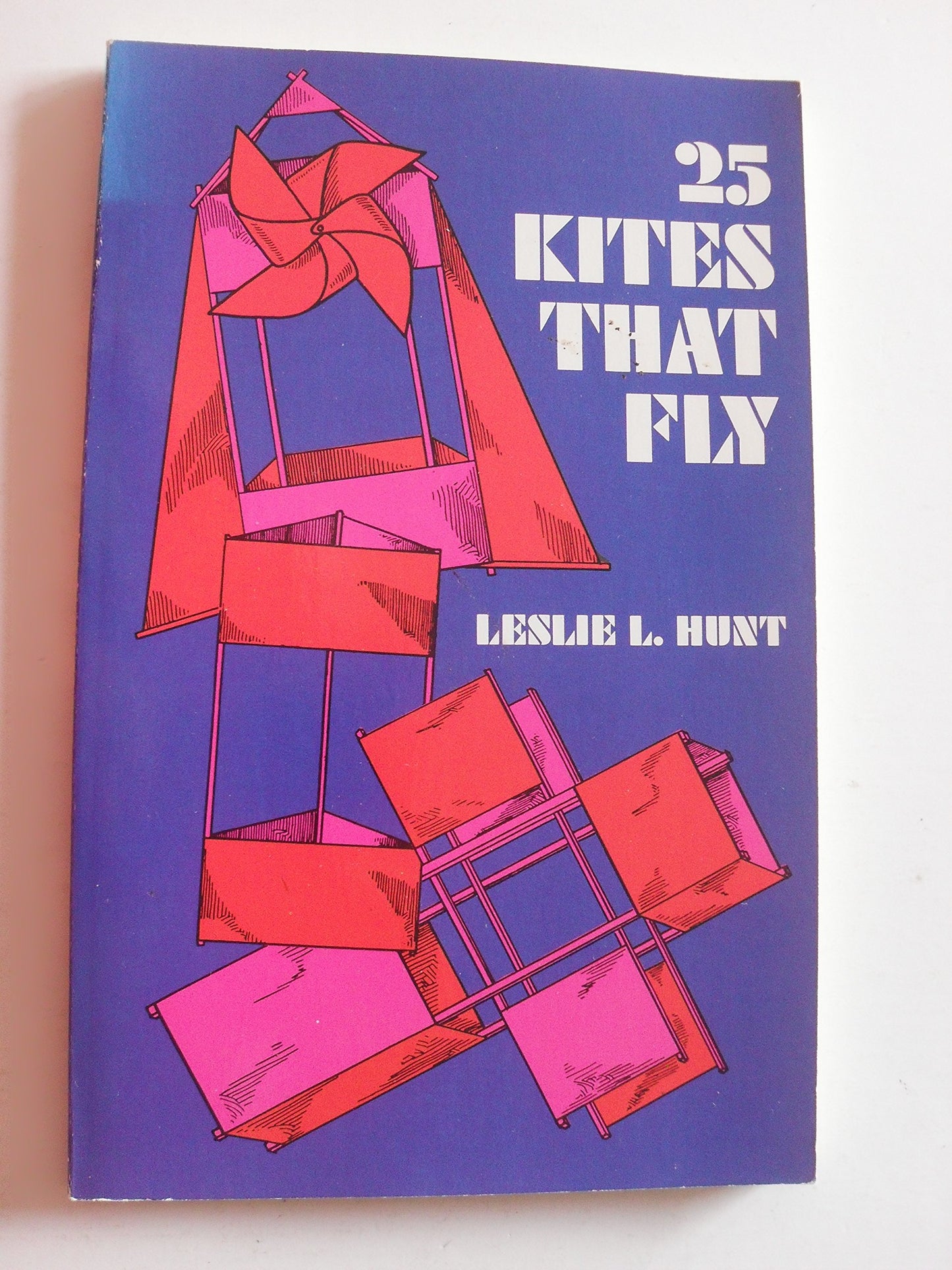 25 Kites That Fly by Leslie L. Hunt (Paperback)