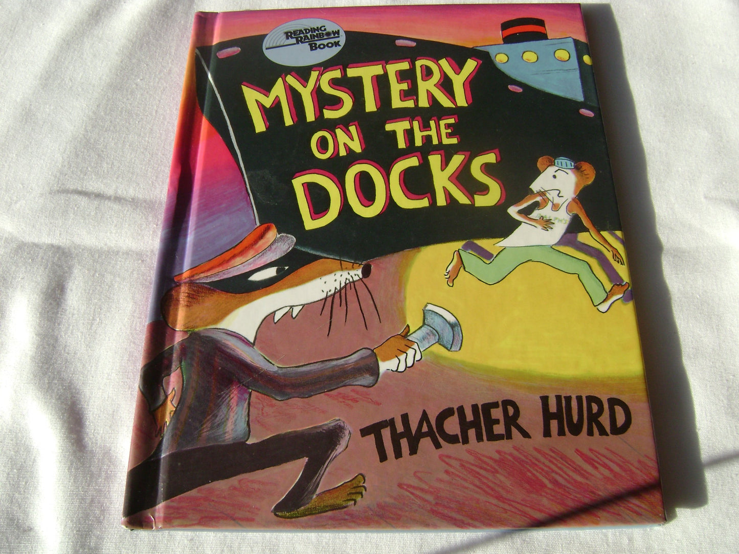 Mystery on the Docks (Reading Rainbow Book)