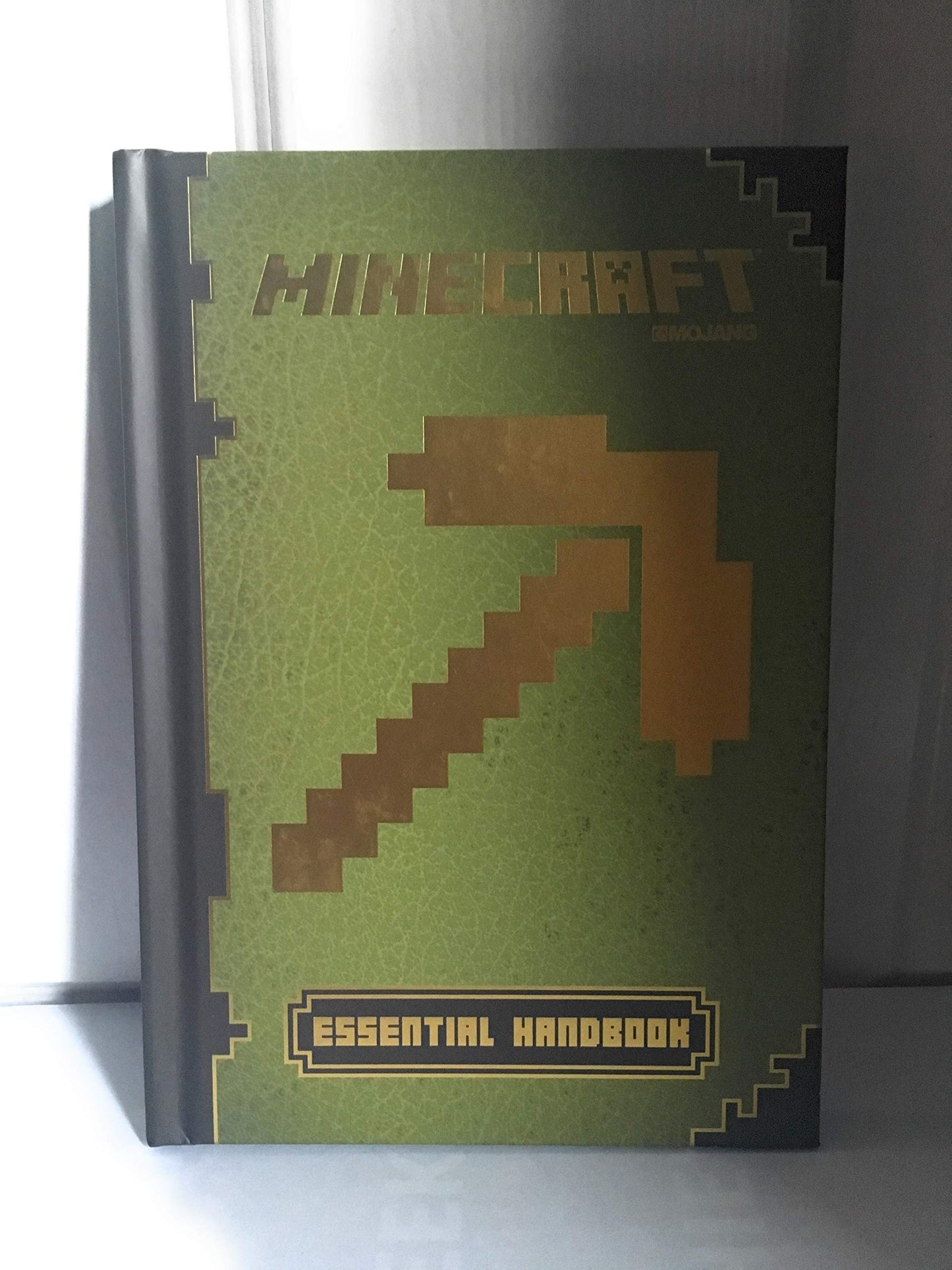MINECRAFT: ESSENTIAL HANDBOOK