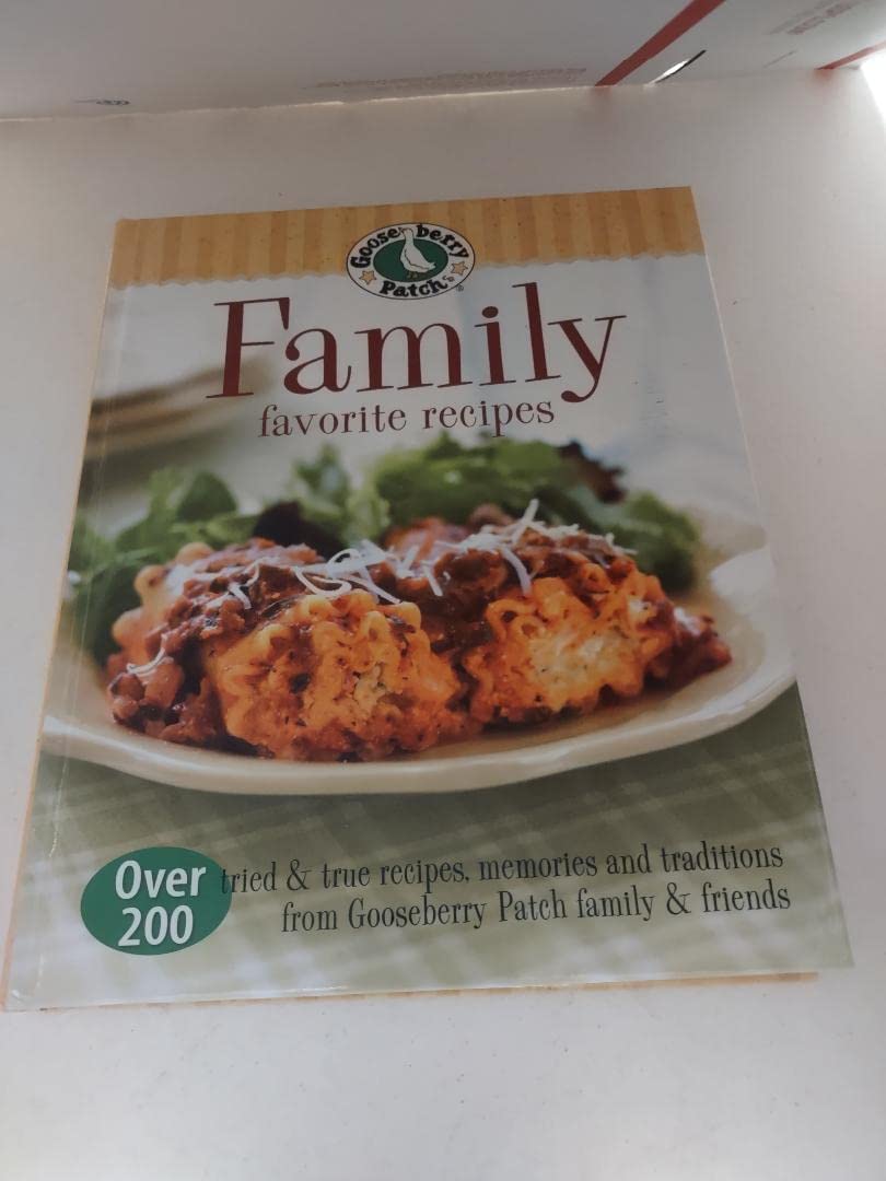 Gooseberry Patch Family Favorites Recipes: Over 200 tried & true recipes, memories and traditions from Gooseberry Patch family and friends (Gooseberry Patch (Hardcover))