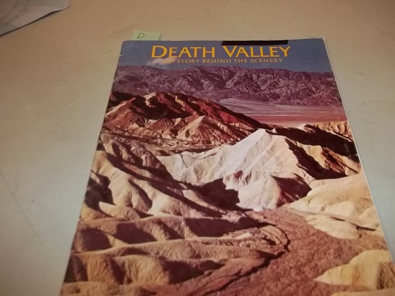 Death Valley : The Story Behind the Scenery