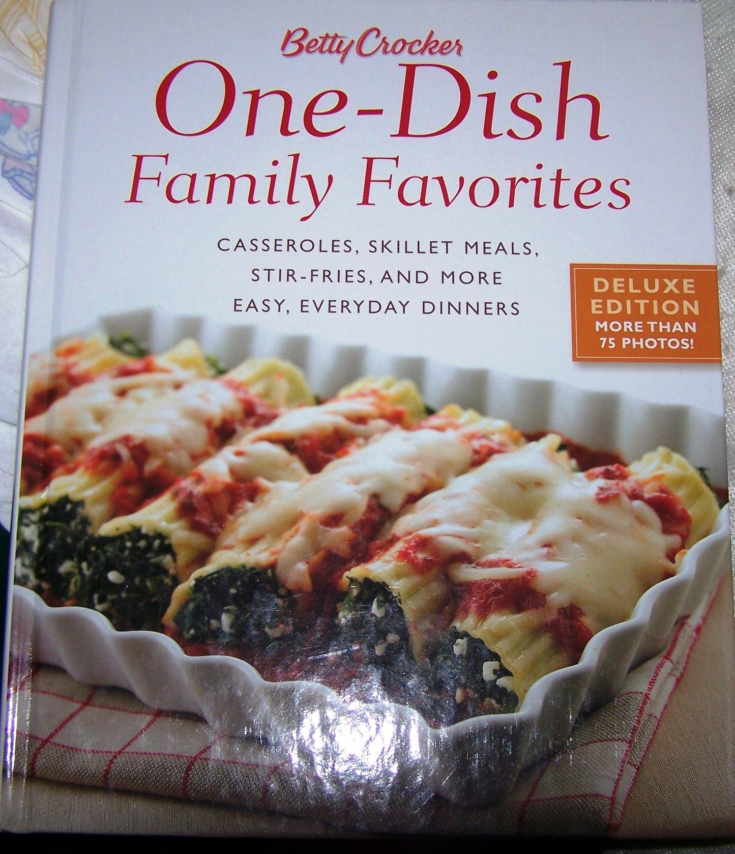Betty Crocker One-Dish Family Favorites: Casseroles, Skillet Meals, Stir-Fries, and More Easy, Everyday Dinners