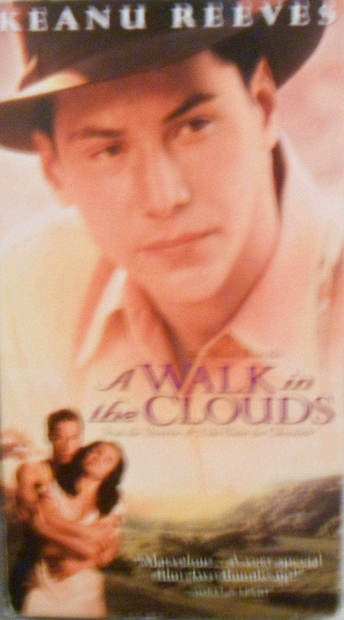 A Walk in the Clouds [VHS]