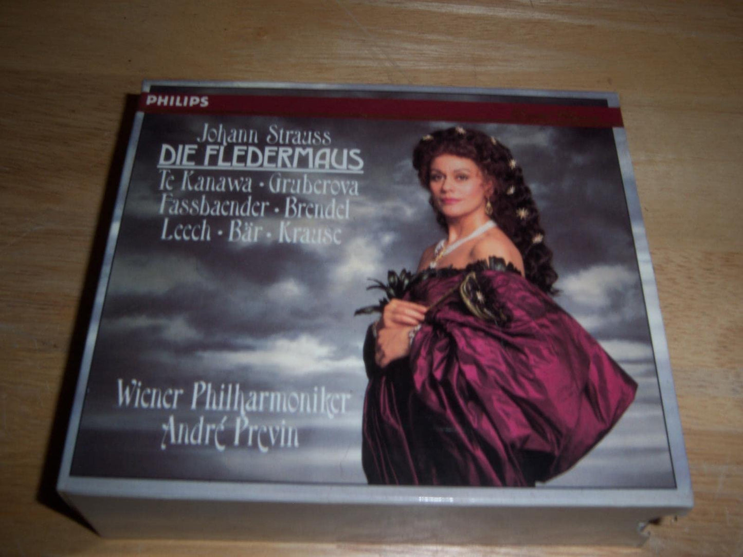 J. Strauss - Die Fledermaus / Te Kanawa, Gruberova, Fassbaender, Bär, Vienna Philharmonic, Previn