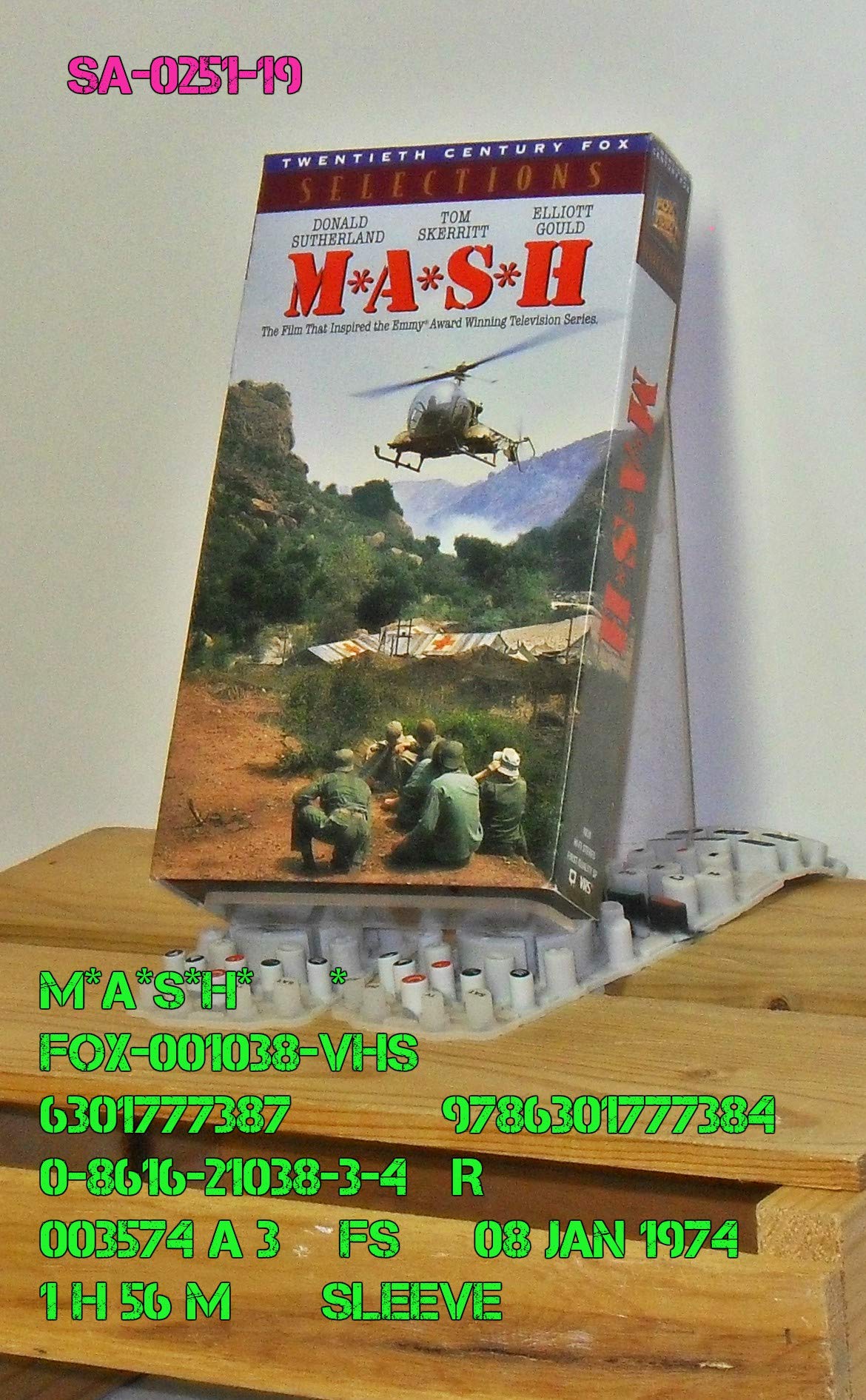 M*A*S*H (Special Edition) [VHS]