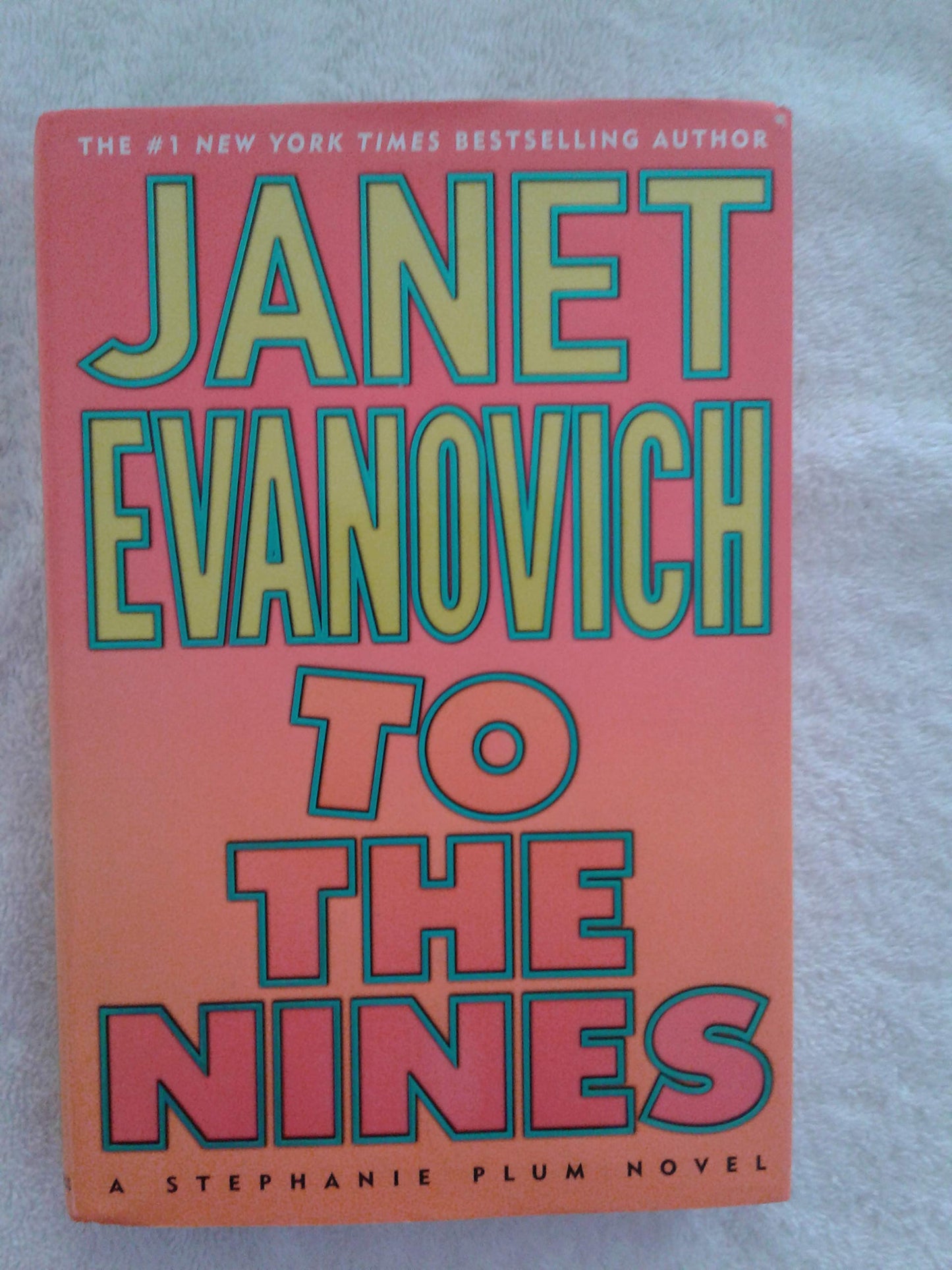 To the Nines: A Stephanie Plum Novel
