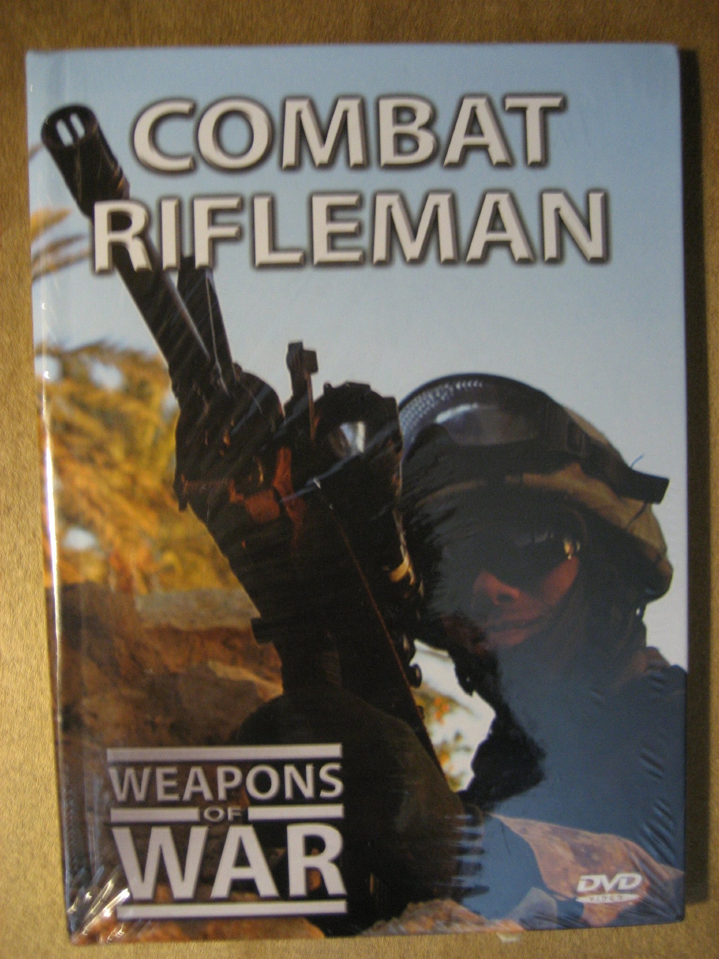 Combat Rifleman (Book and DVD Video) (Weapons of War,11)