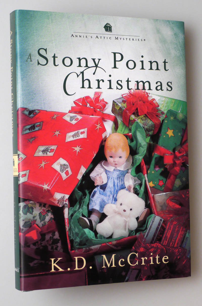 A Stony Point Christmas (Annie's Attic Mysteries)