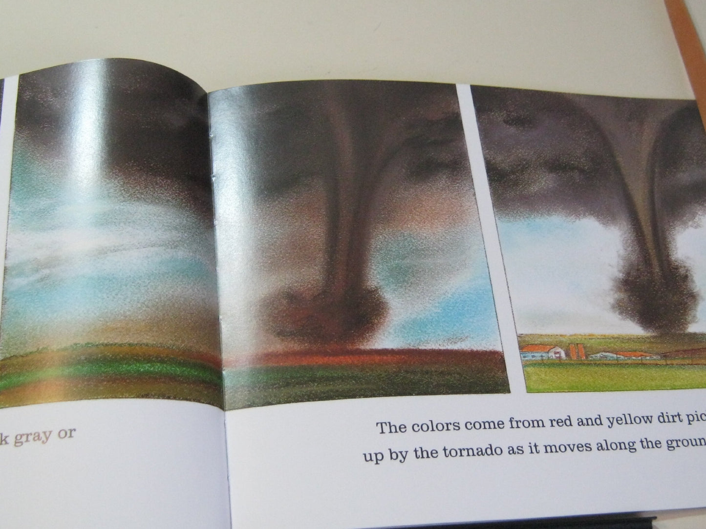 Tornado Alert (Let's-Read-and-Find-Out Science 2) - 8719