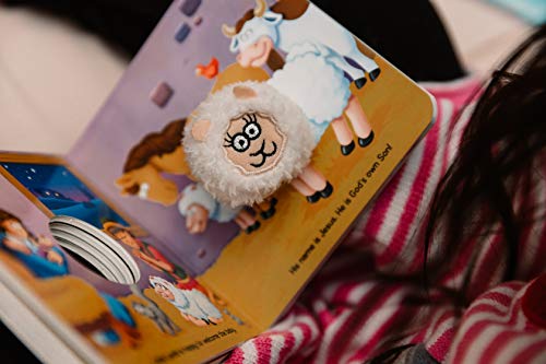 The Beginner's Bible Little Lamb's Christmas: A Finger Puppet Board Book - 646