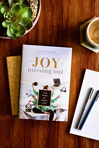 The Joy of Missing Out: Live More by Doing Less - 1671